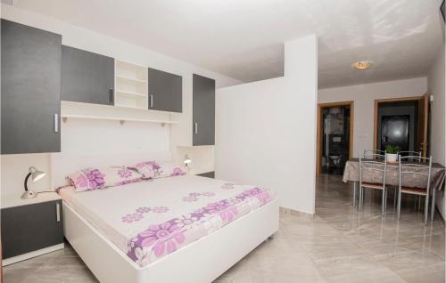 Amazing Apartment In Krvavica With