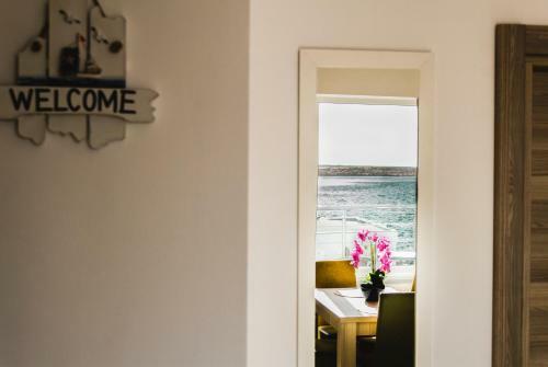 Orchid Lake View Apartment Summerland