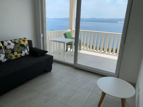 Hostal Elona Apartments