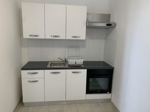 Hostal Elona Apartments