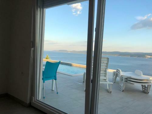 Hostal Elona Apartments