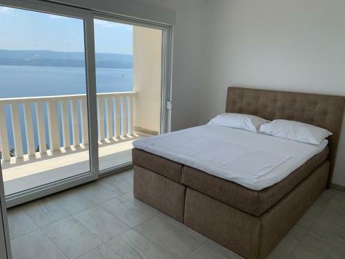 Hostal Elona Apartments