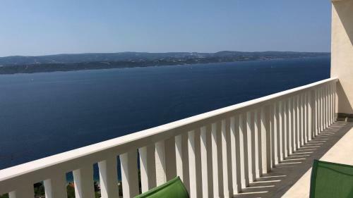 Hostal Elona Apartments