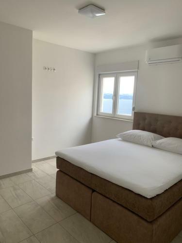 Hostal Elona Apartments