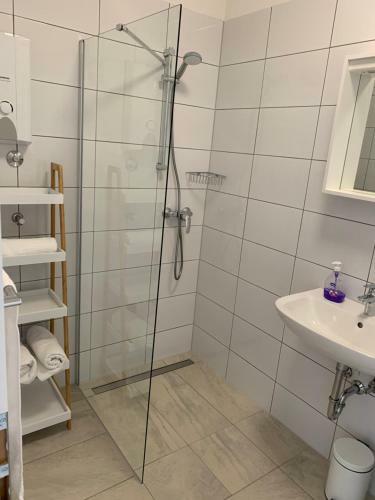 Hostal Elona Apartments