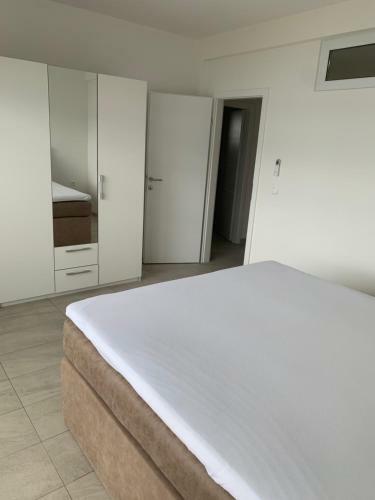 Hostal Elona Apartments