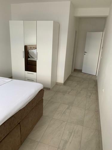 Hostal Elona Apartments