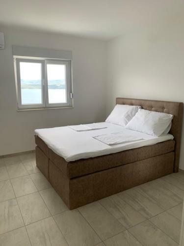 Hostal Elona Apartments