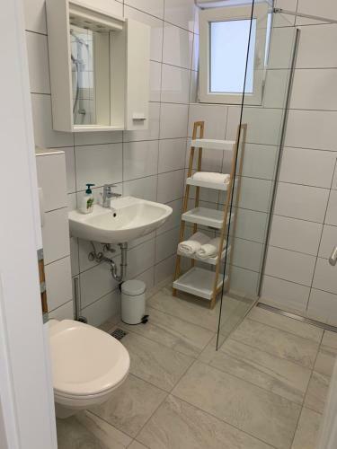 Hostal Elona Apartments
