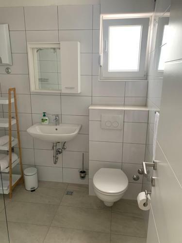 Hostal Elona Apartments