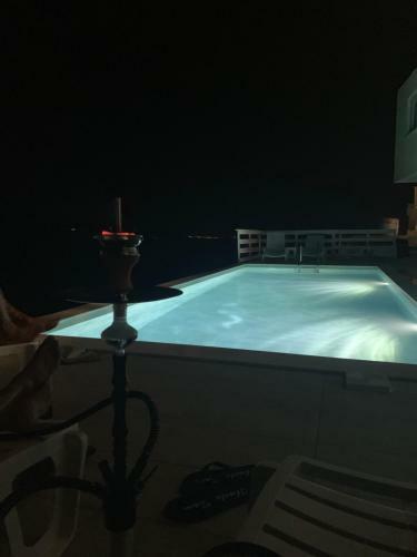 Hostal Elona Apartments