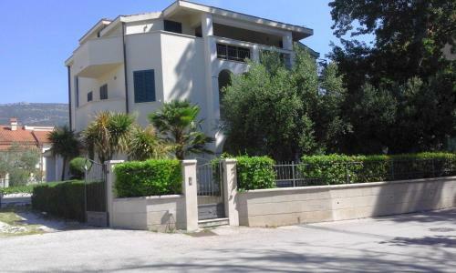 Seaside Apartments