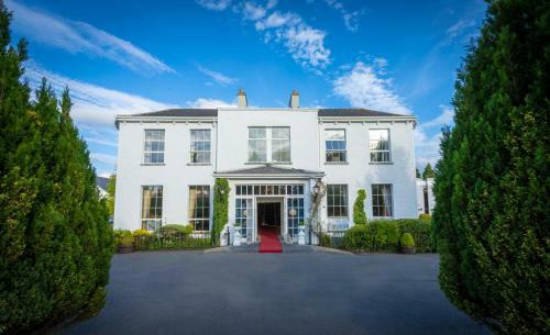 Castle Oaks House Hotel & Holiday Homes