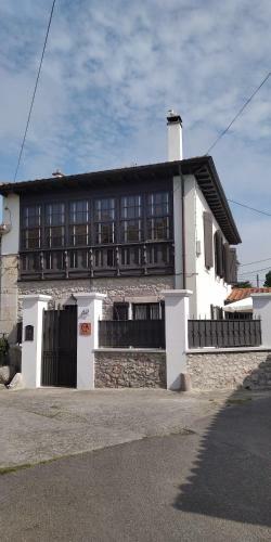 Casa De Aldea La Galeria 2 Trisqueles