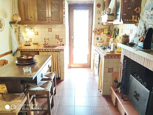 Antica Casa In Collina Con Vasta Terrazza E Panorama Sul Mare
