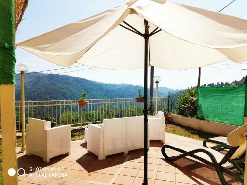 Antica Casa In Collina Con Vasta Terrazza E Panorama Sul Mare
