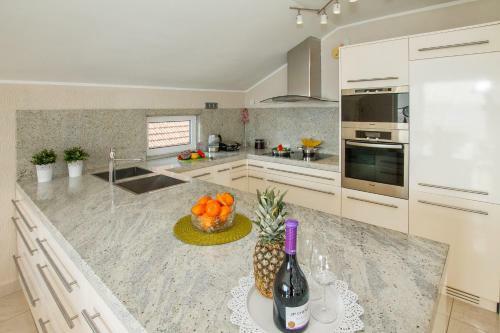 Novi Paradise House