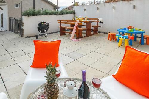 Novi Paradise House