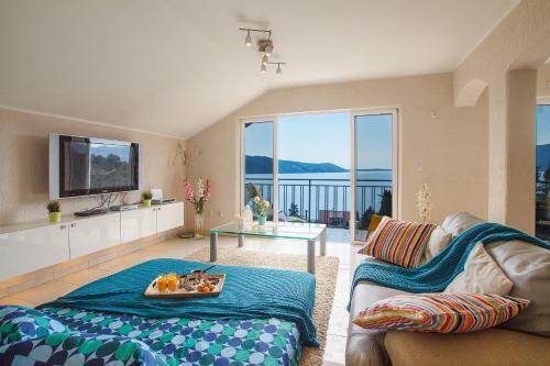 Novi Paradise House