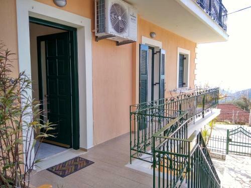 Dimitra's Comfort Family Apartment