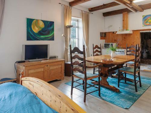 Cozy Apartment In Burum With Forest Nearby