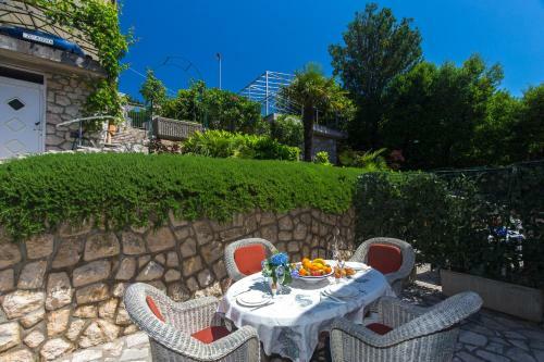 Apartamentos Villa Stefi (30m From The Sea)