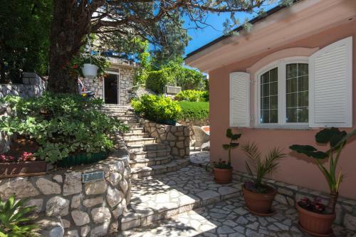 Apartamentos Villa Stefi (30m From The Sea)