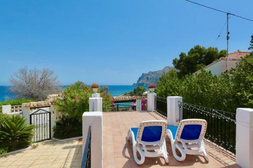 Beach-front House Calalga