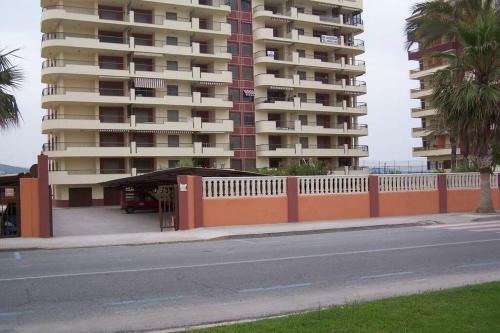 Apartamento En 1� L�nea Con Piscina. Edificio Albatros II