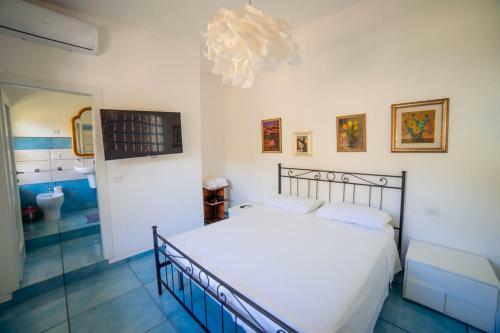 Hostal Chiaro Di Luna