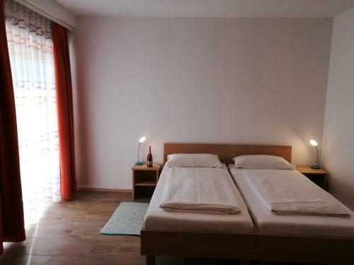 Posada Dorfbuschenschank Mirth