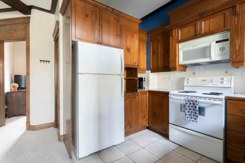 Apartamento Condo 3 Bedroom On Golf Le G�ant, Access In The Mountain