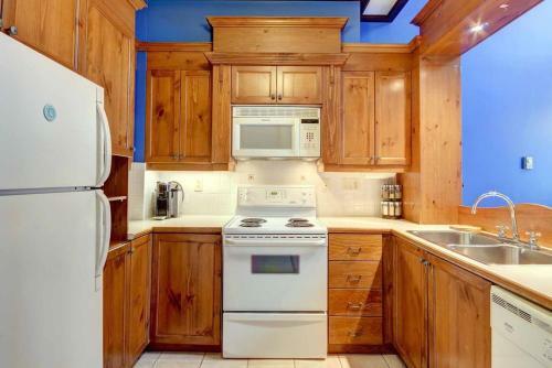 Apartamento Condo 3 Bedroom On Golf Le G�ant, Access In The Mountain