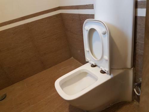 5 Bedroom Apartment In Gulberg II