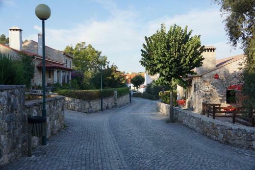 Casa Com 3 Confort�veis Quartos Ao Lado Do Mosteiro