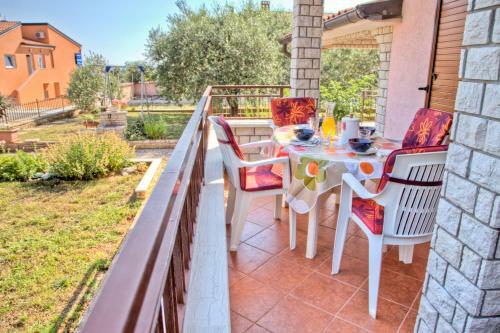 Comfortable Apartments In Peroj Near The Sea