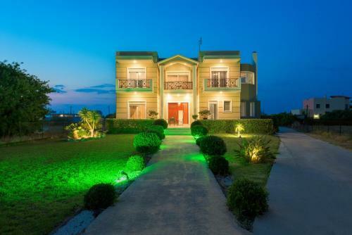 Sunny Breeze Deluxe Villa Near Beach, Private Pool