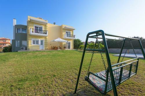 Sunny Breeze Deluxe Villa Near Beach, Private Pool