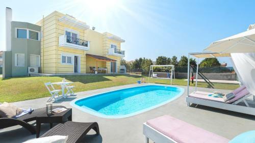 Sunny Breeze Deluxe Villa Near Beach, Private Pool