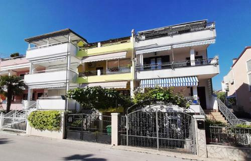 Paradise Beach Apartments