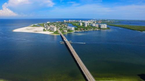 2101 Estero Blvd #3