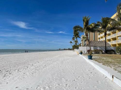 261 Key West - Remodeled Beachside Home With Pool Steps From Sand