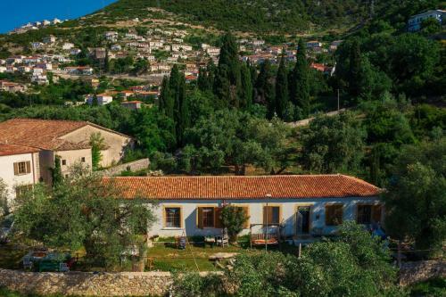 Shkolla Hostel & Camping