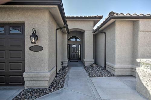 Modern Lake Havasu Oasis With Putting Green And Bbq!