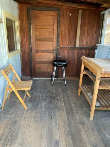 7min Walk To Courthouse Plaza! Historic Cottage
