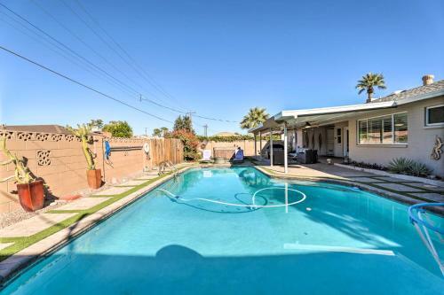 Pristine Escape About 2 Miles To Old Town Scottsdale!