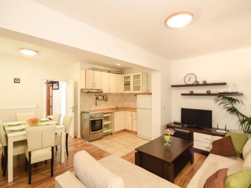 Apartments Villa Vesna Podgora - Cdm05026-dyd
