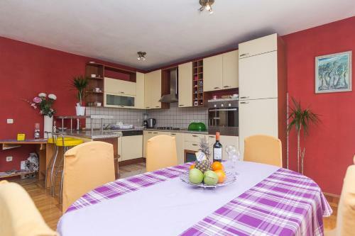 Hostal Apartment And Room Marin Makarska