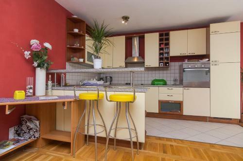 Hostal Apartment And Room Marin Makarska
