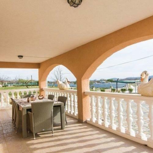 Ferienhaus Laura Mit Pool F�r 10 Leute
